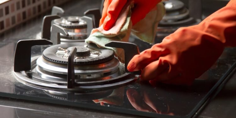 6 Mistakes You Must Avoid While Cleaning Gas Stoves