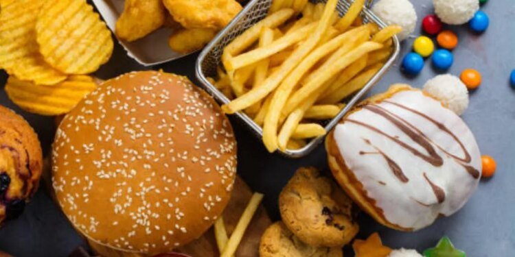 Western diet may raise lung cancer risk, finds study